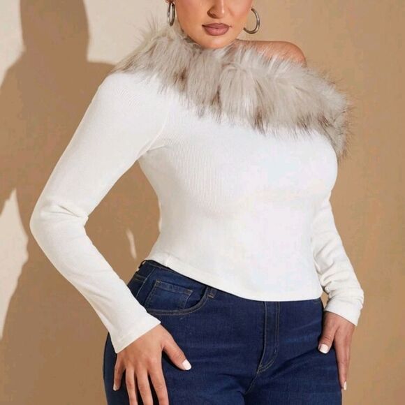 Elegant Off-Shoulder White Sweater with Faux Fur Trim 3X - Picture 3 of 7